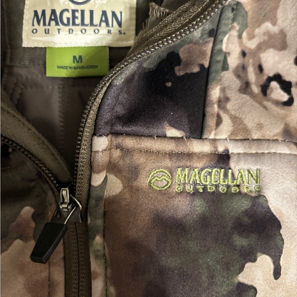 LIKE NEW! Magellan Softshell Camo Jacket Youth Size Medium Boys - Picture 3 of 3